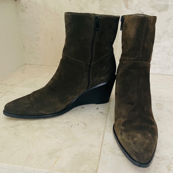 VINCE {11} Booties Mavis Suede Wedge Ankle Boots Olive Green - Picture 4 of 12